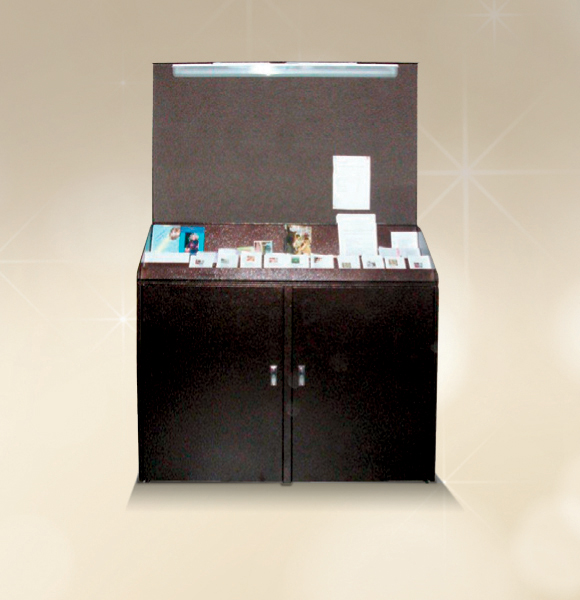 Armadio espositore Buona Stampa con bacheca - Modello 900 con bacheca e illuminazione